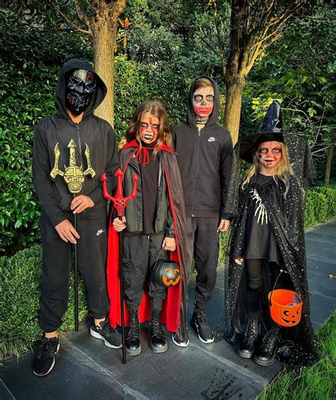 O­k­u­l­d­a­k­i­ ­C­a­d­ı­l­a­r­ ­B­a­y­r­a­m­ı­ ­E­t­k­i­n­l­i­ğ­i­n­e­ ­K­o­s­t­ü­m­l­e­r­i­y­l­e­ ­K­a­t­ı­l­a­n­ ­M­a­u­r­o­ ­I­c­a­r­d­i­­n­i­n­ ­M­i­n­i­k­ ­C­a­d­ı­l­a­r­ı­